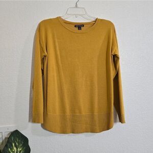 🌿"Cable & Gauge" mustard color sweater, size M.